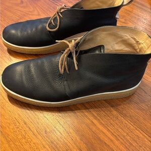 Black Leather Men's ECCO chukkas.